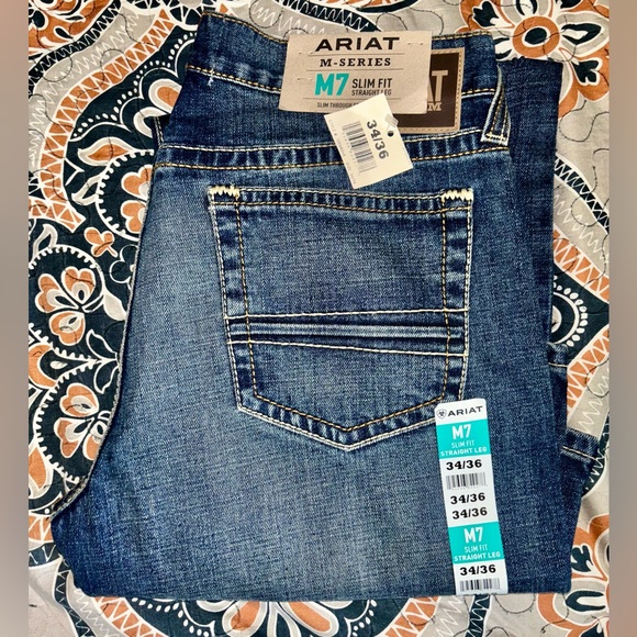 NWT mens ARIAT jeans M7 slim fit,straight leg, SIZE 34x36